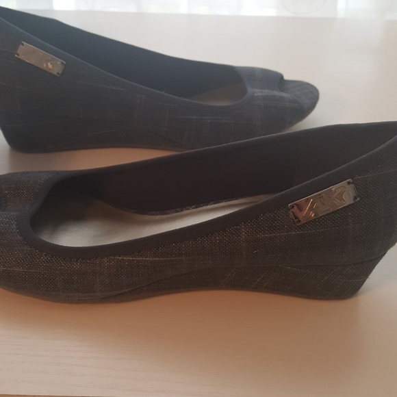 Shoes - Picture 4 of 4